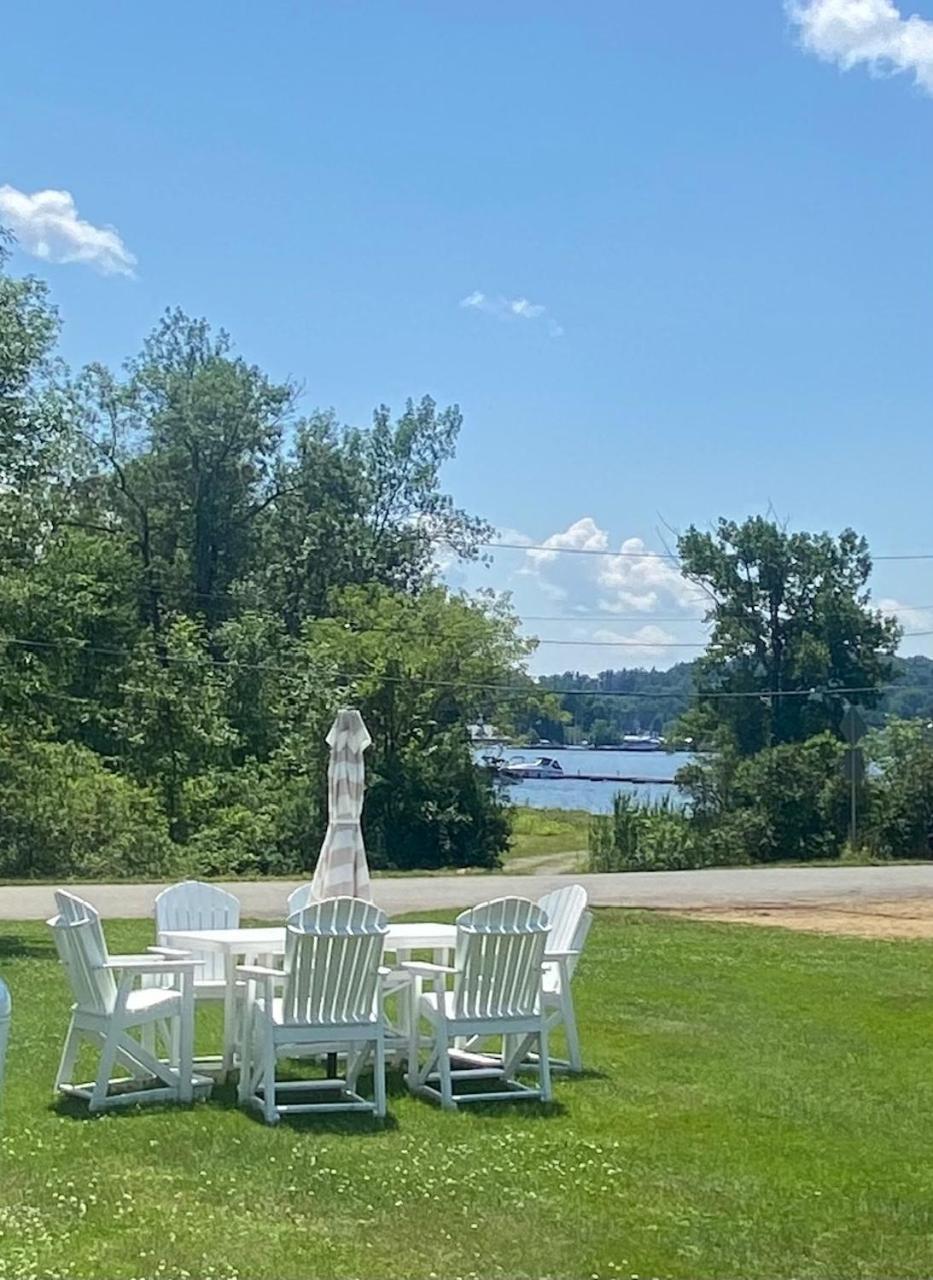 Beach House - On Lake Time Newport エクステリア 写真