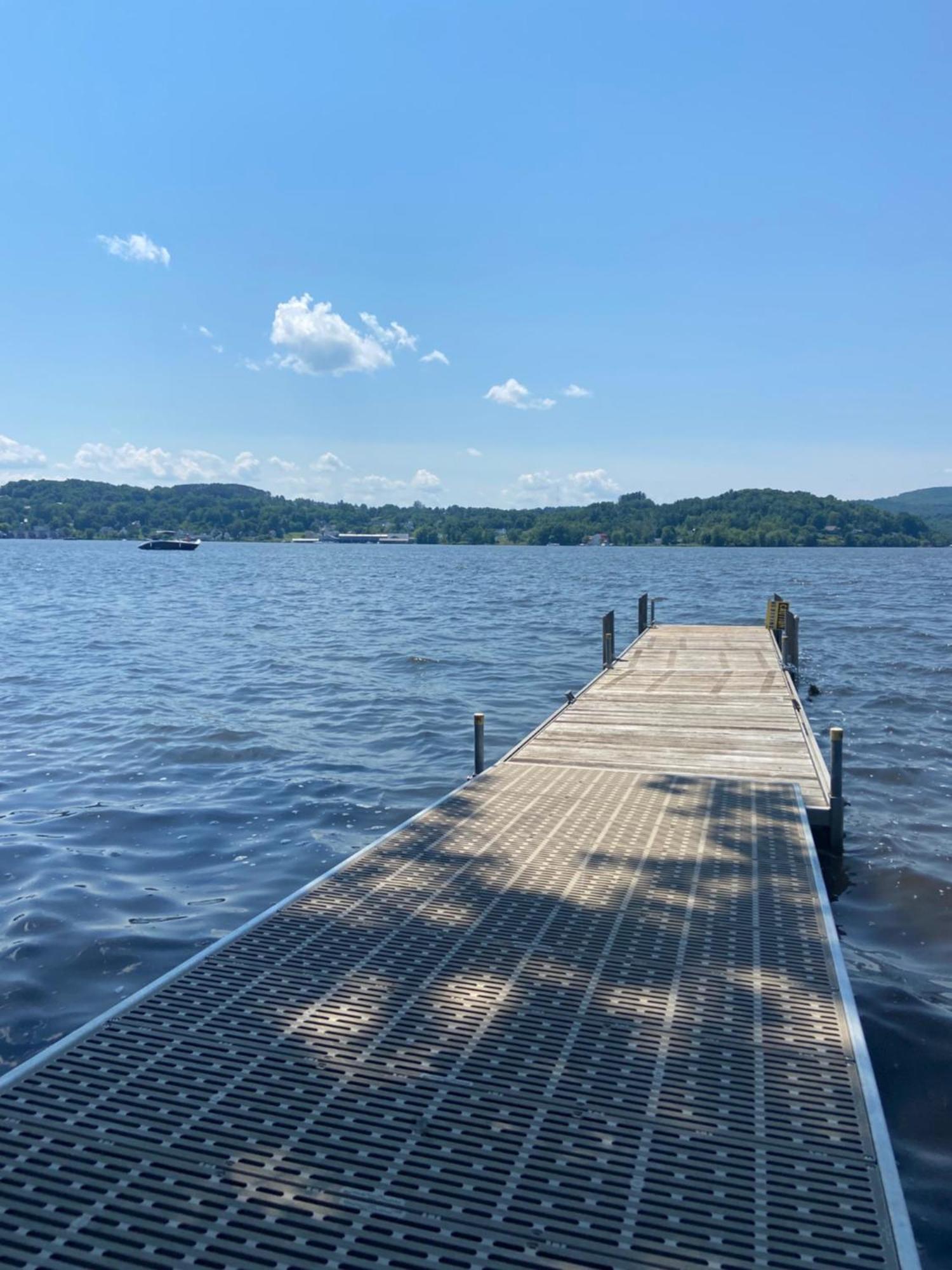 Beach House - On Lake Time Newport エクステリア 写真